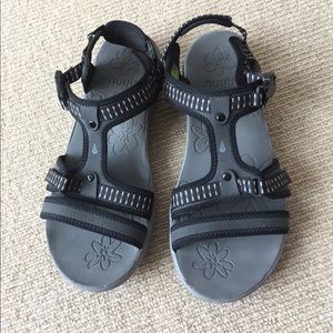 Anhu sandals